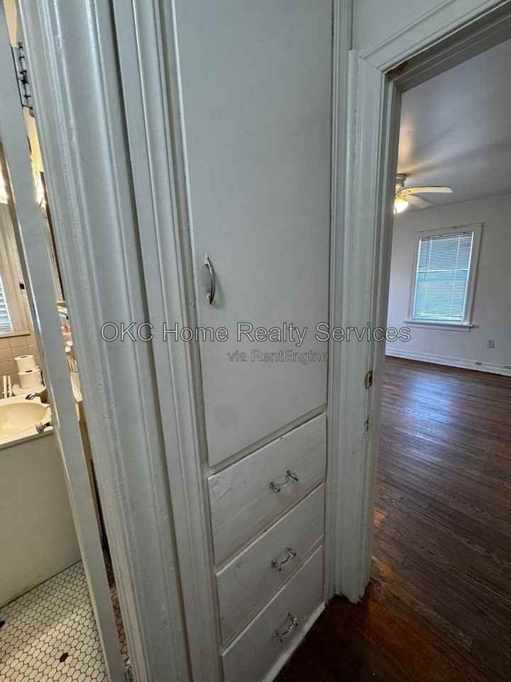 2840 Nw 23rd St - Photo 5 of 10