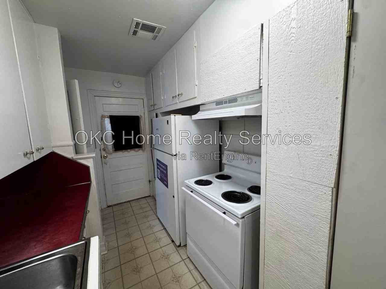 2840 Nw 23rd St - Photo 7 of 10