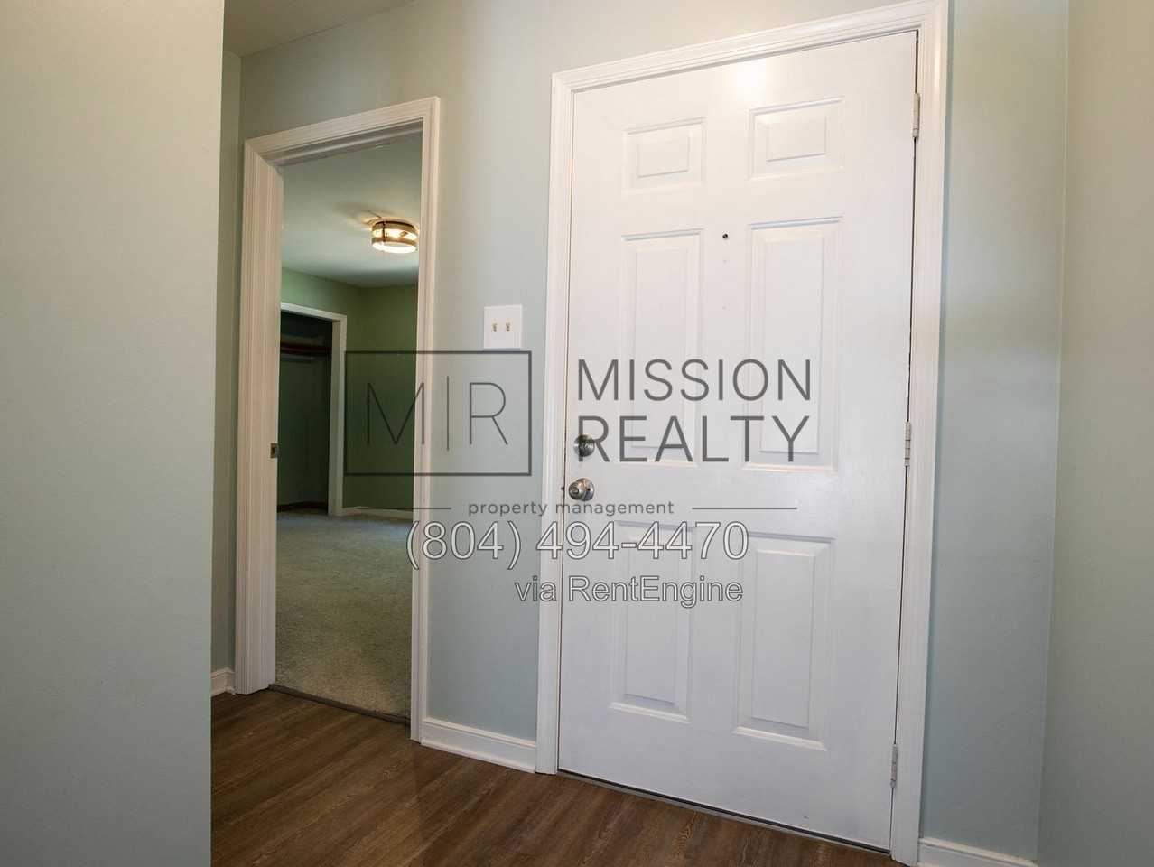 7750 Robinwood Dr - Photo 3 of 32