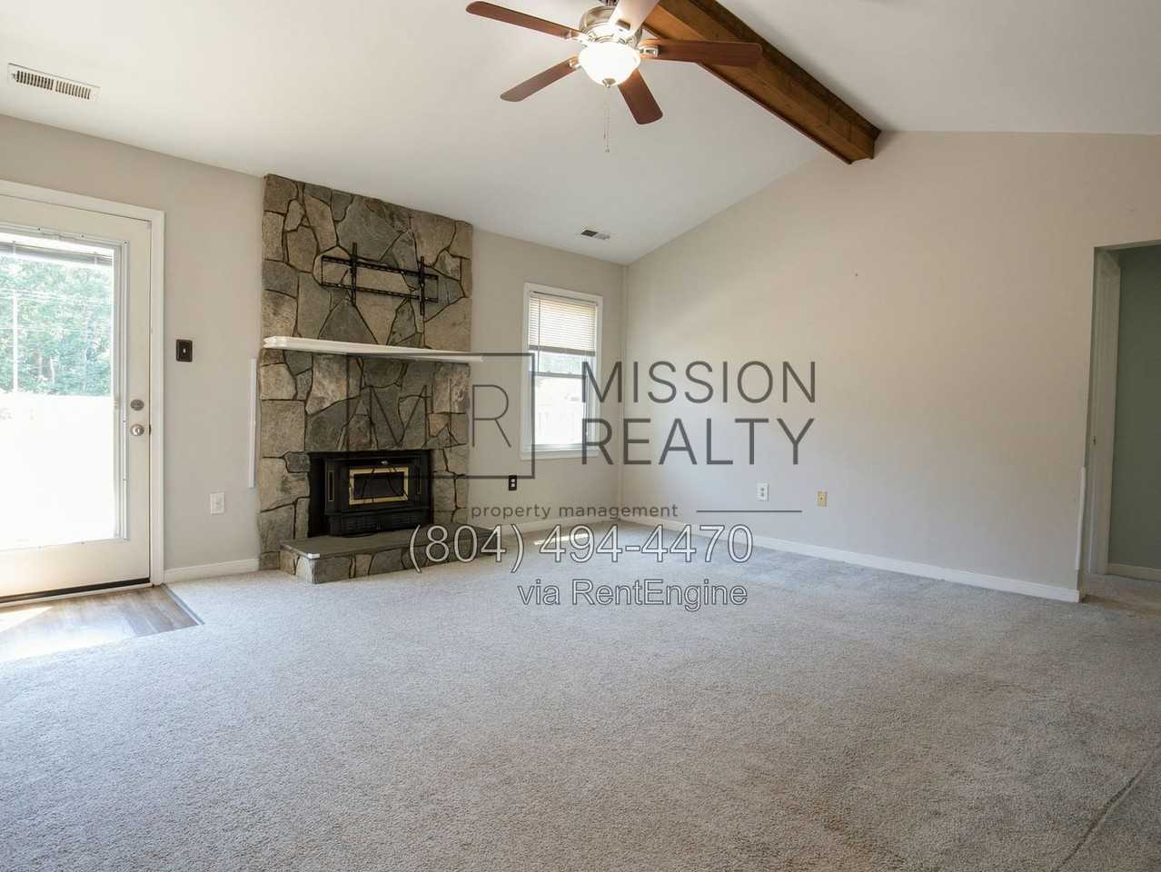 7750 Robinwood Dr - Photo 4 of 32