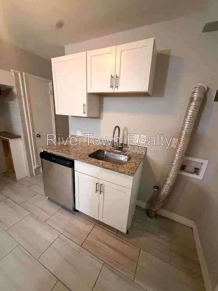 1486 Patterson St - Photo 5 of 14