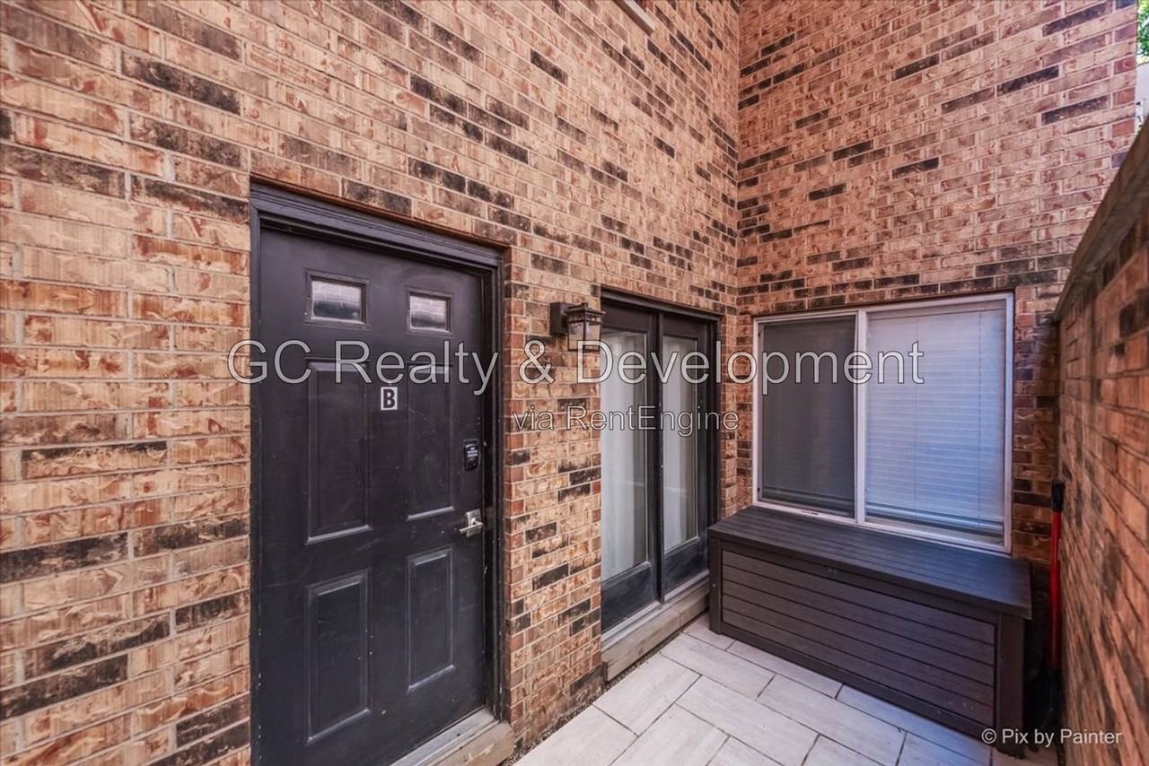 832 W Barry Ave #B - Photo 3 of 29