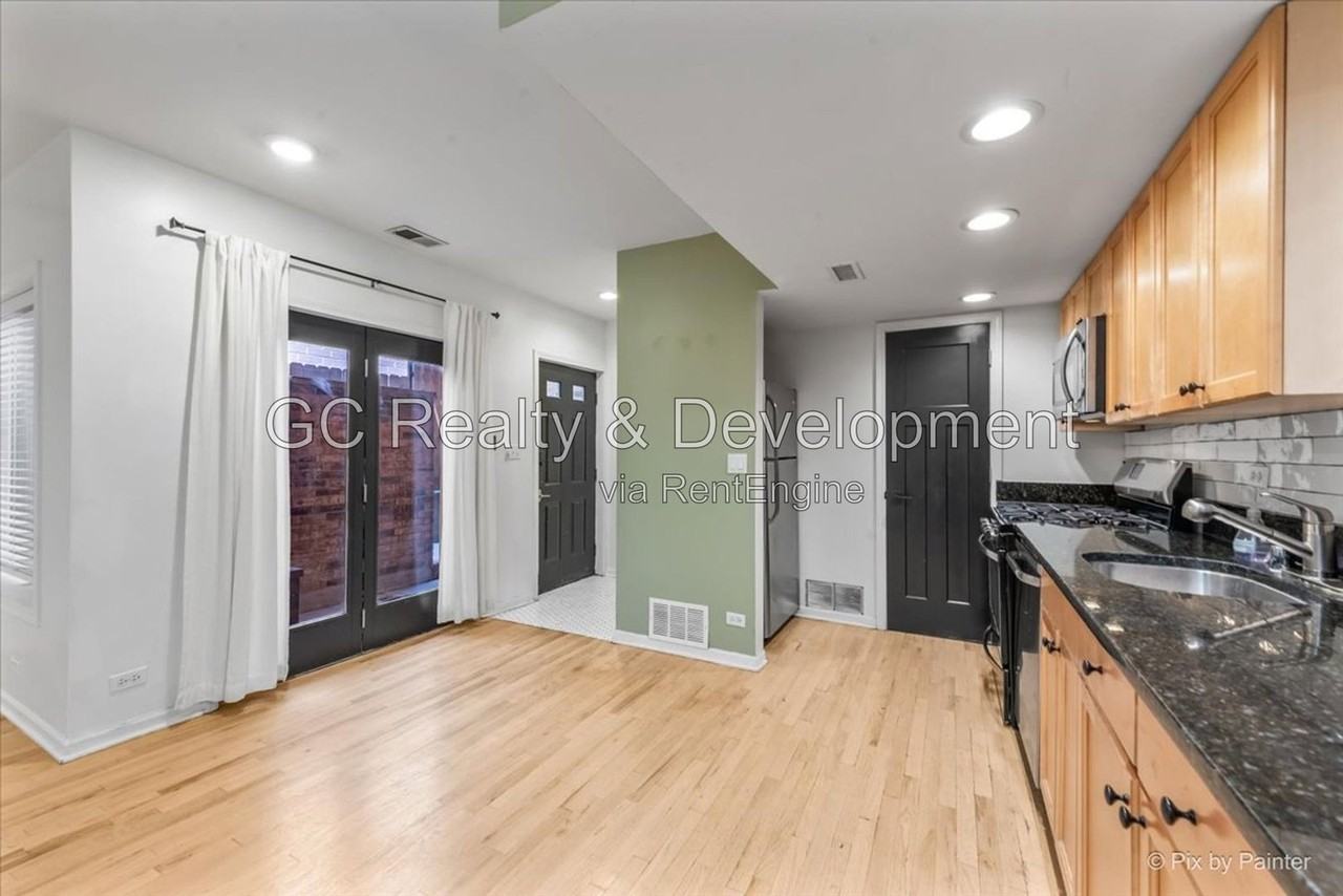 832 W Barry Ave #B - Photo 5 of 29