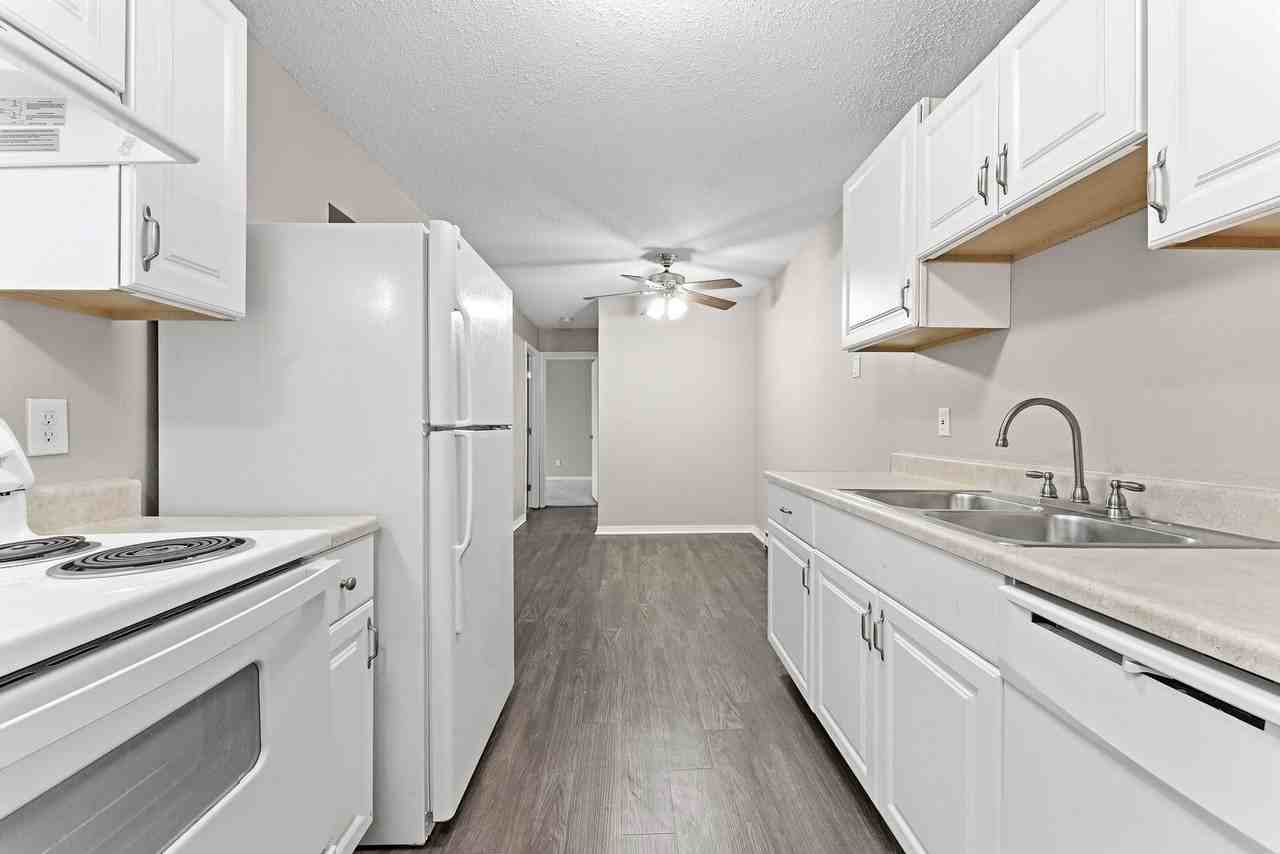 5943 Walnut Cir #E14 - Photo 2 of 13