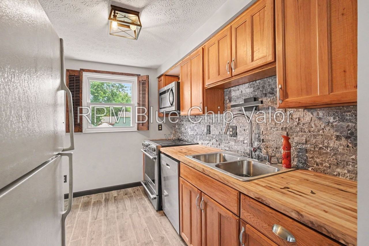 11674 Greenhaven Ct - Photo 3 of 41