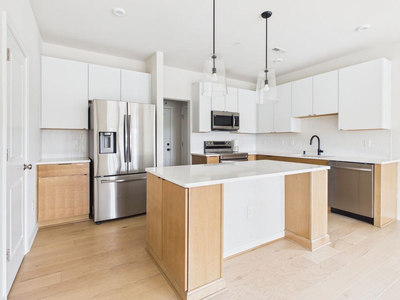 1900 Roseneath Rd #10B - Photo 6 of 28