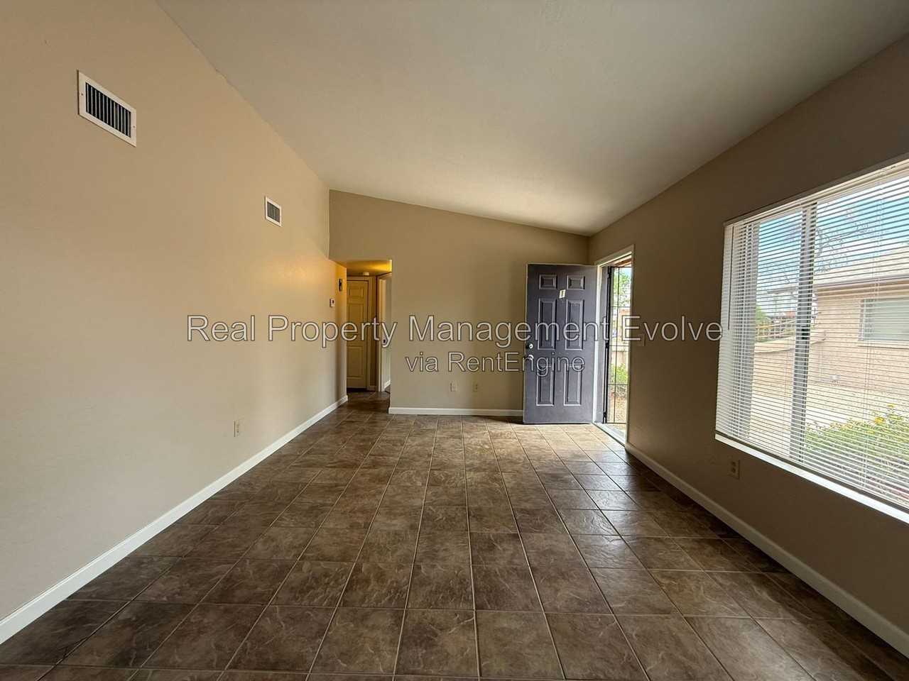 18211 N 40th Pl #1 - Photo 4 of 20