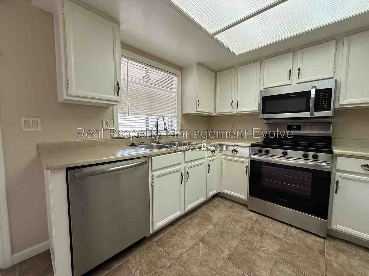 18211 N 40th Pl #1 - Photo 7 of 20