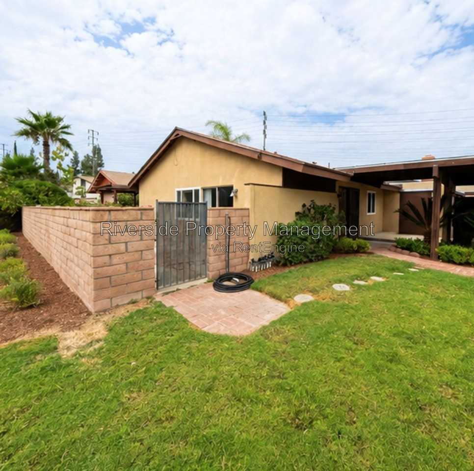 5025 Pearblossom Dr - Photo 4 of 31