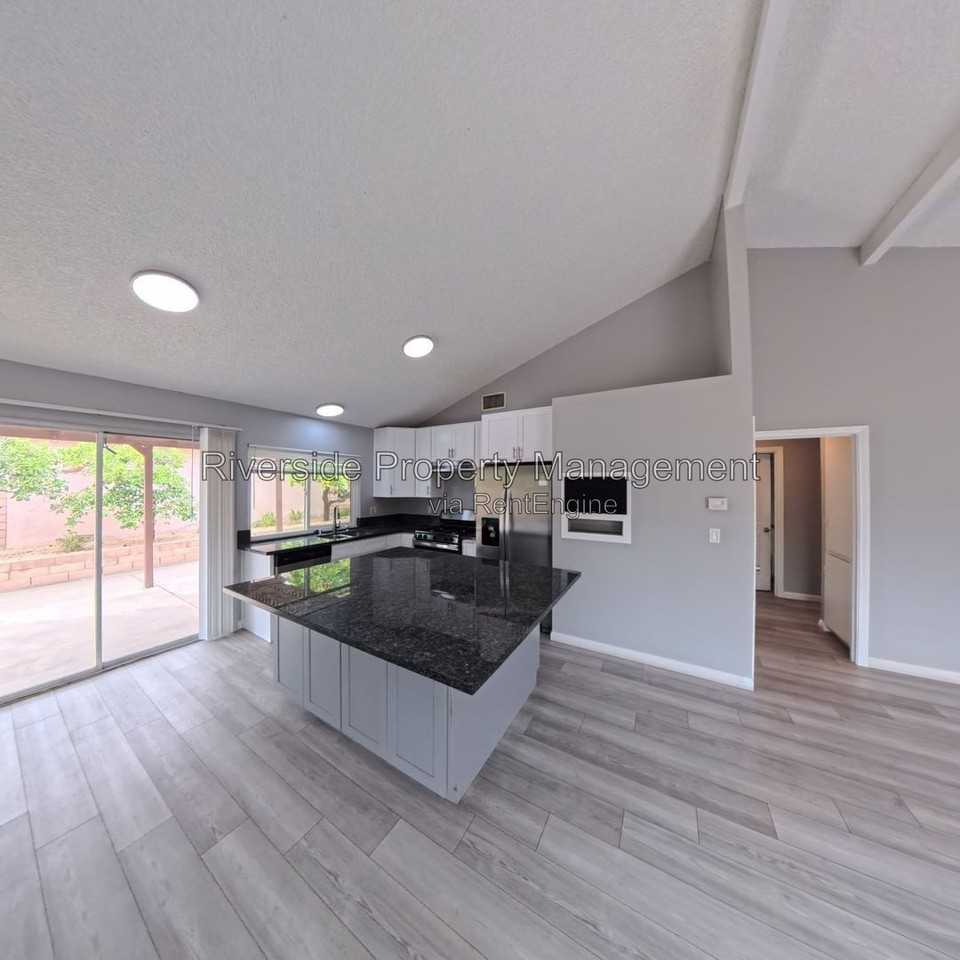 5025 Pearblossom Dr - Photo 6 of 31