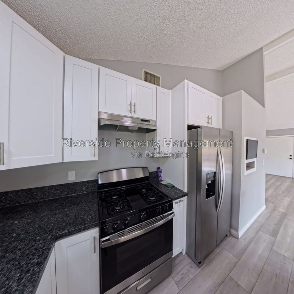 5025 Pearblossom Dr - Photo 7 of 31