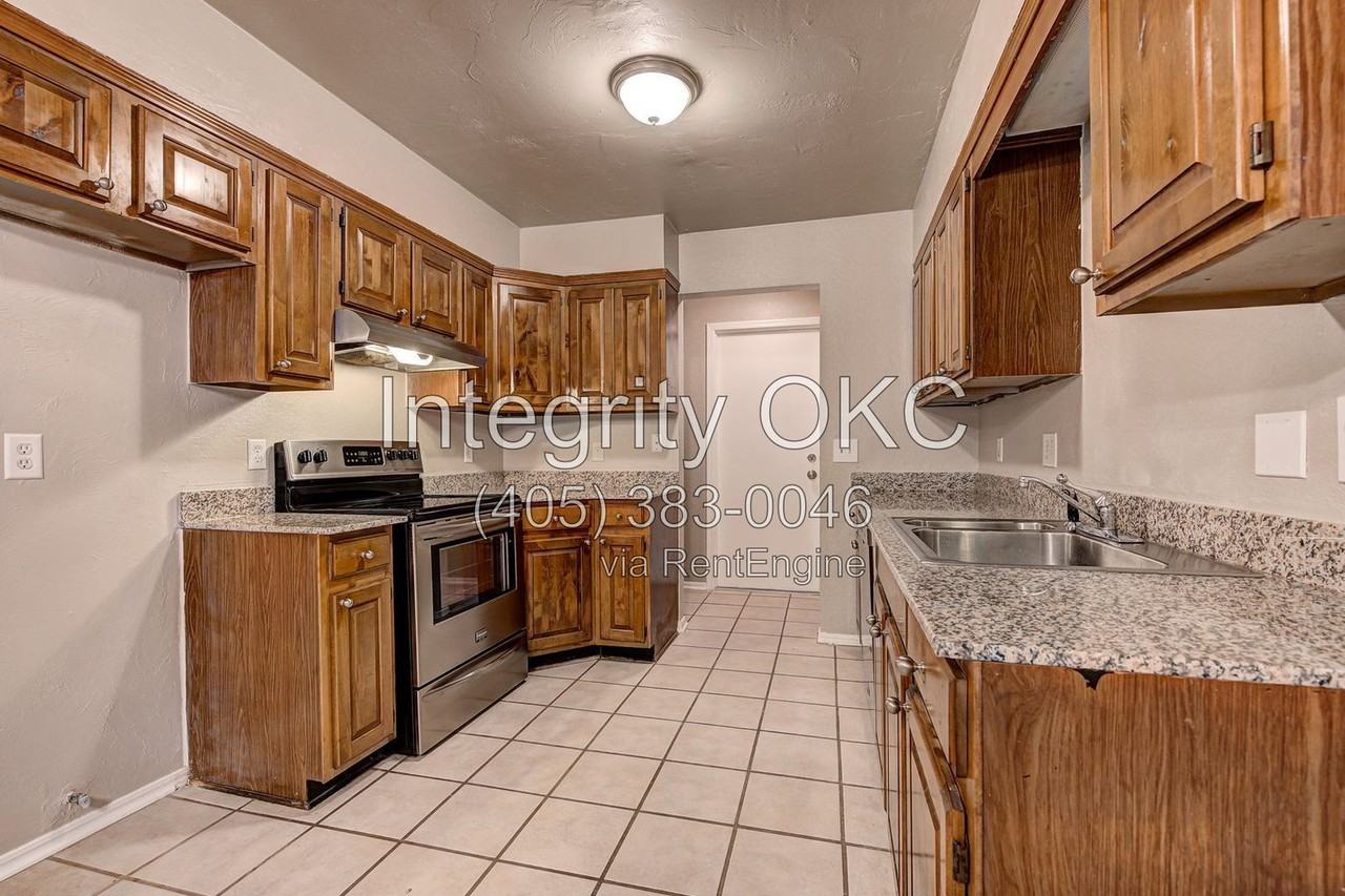 7200 Nw 115th St - Photo 3 of 36