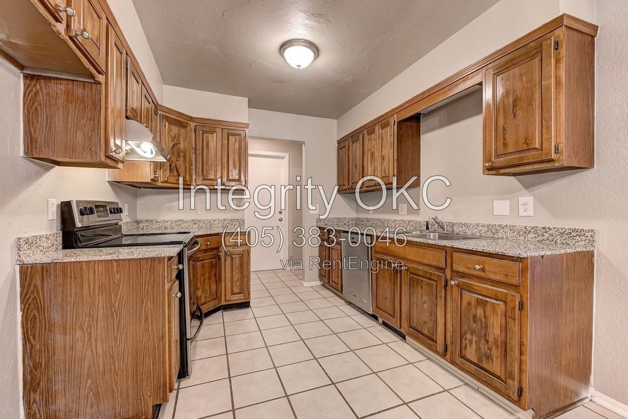 7200 Nw 115th St - Photo 4 of 36