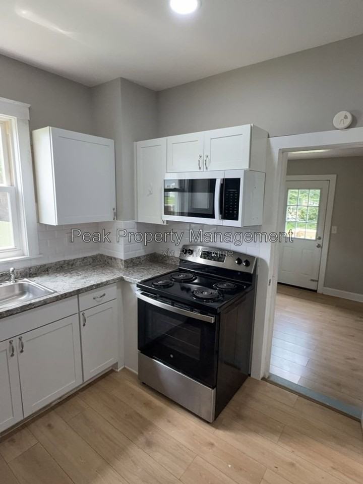 114 Lee Ave - Photo 6 of 12