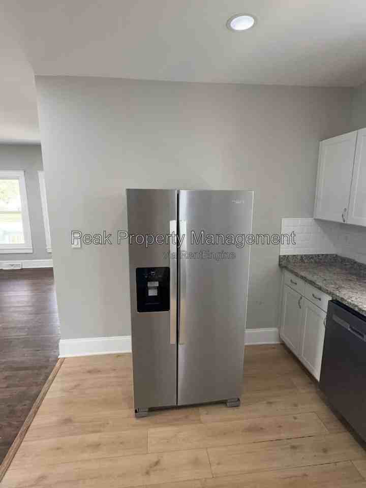 114 Lee Ave - Photo 7 of 12