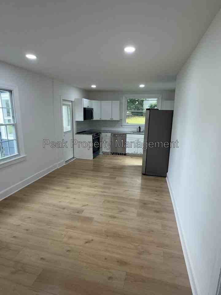 2958 Winston Churchill Dr - Photo 5 of 12