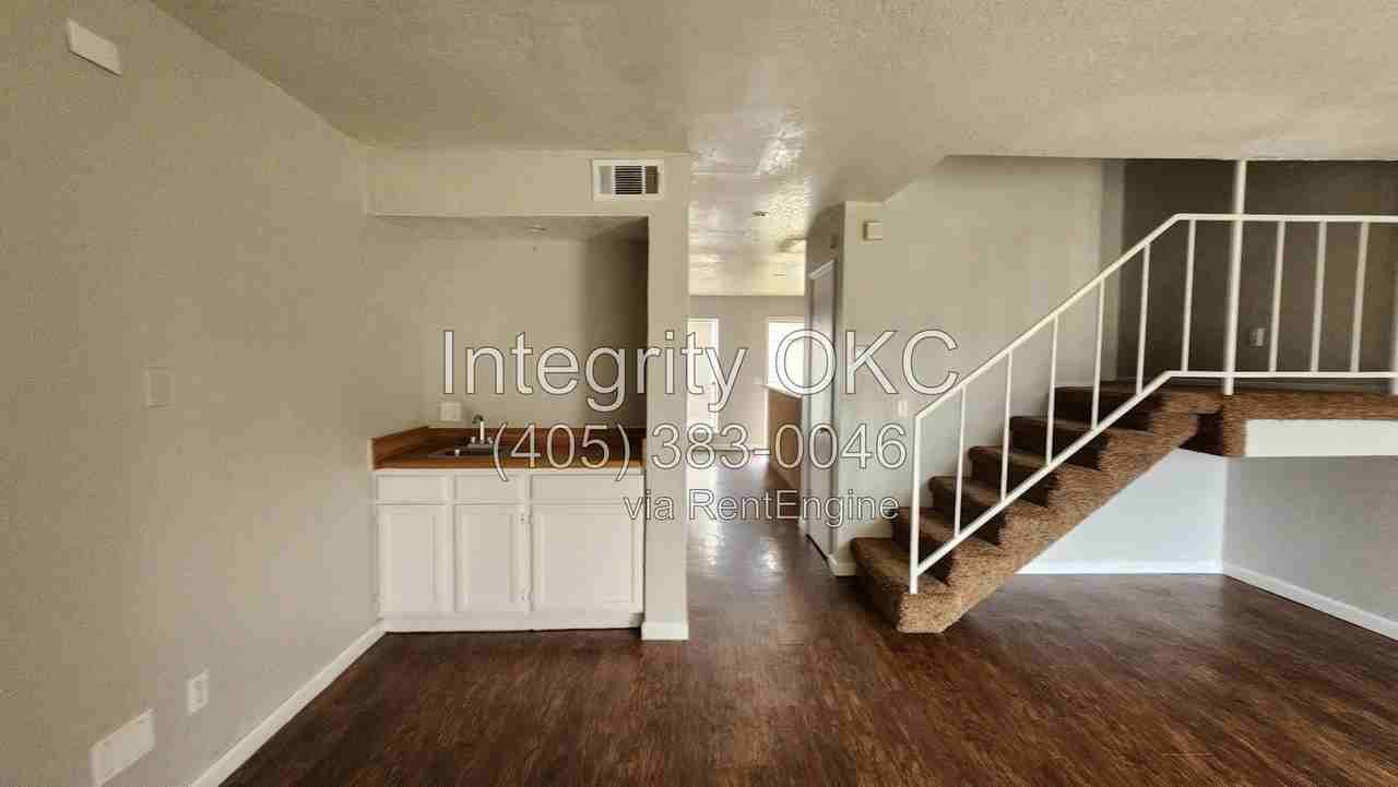 1315 Eastgate Dr - Photo 4 of 15