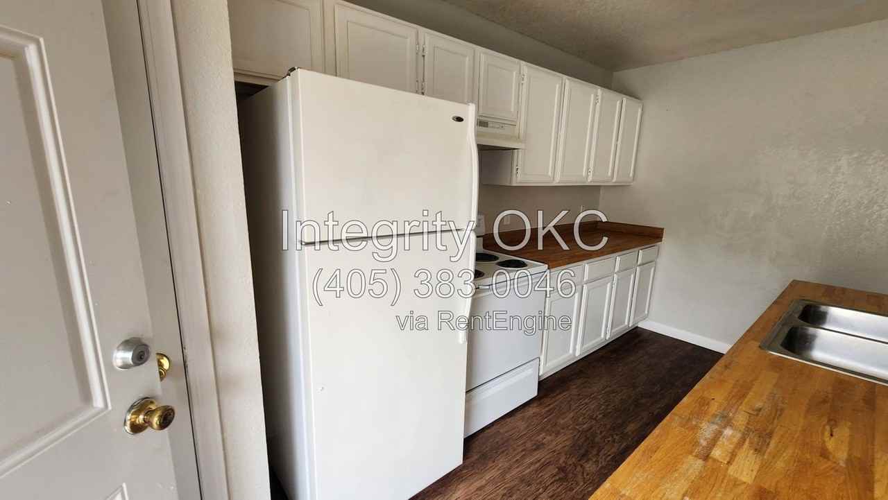 1315 Eastgate Dr - Photo 5 of 15