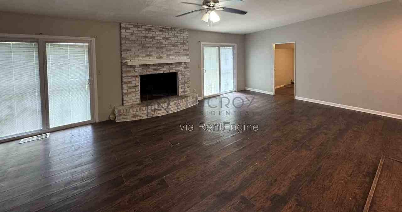 321 Naples Rd - Photo 2 of 16