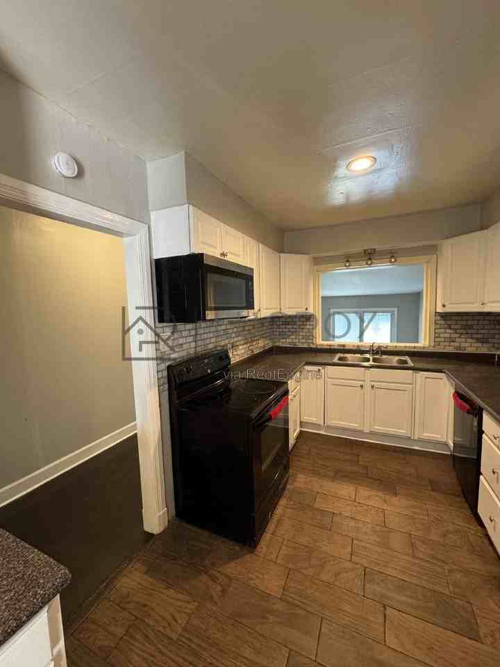 321 Naples Rd - Photo 7 of 16