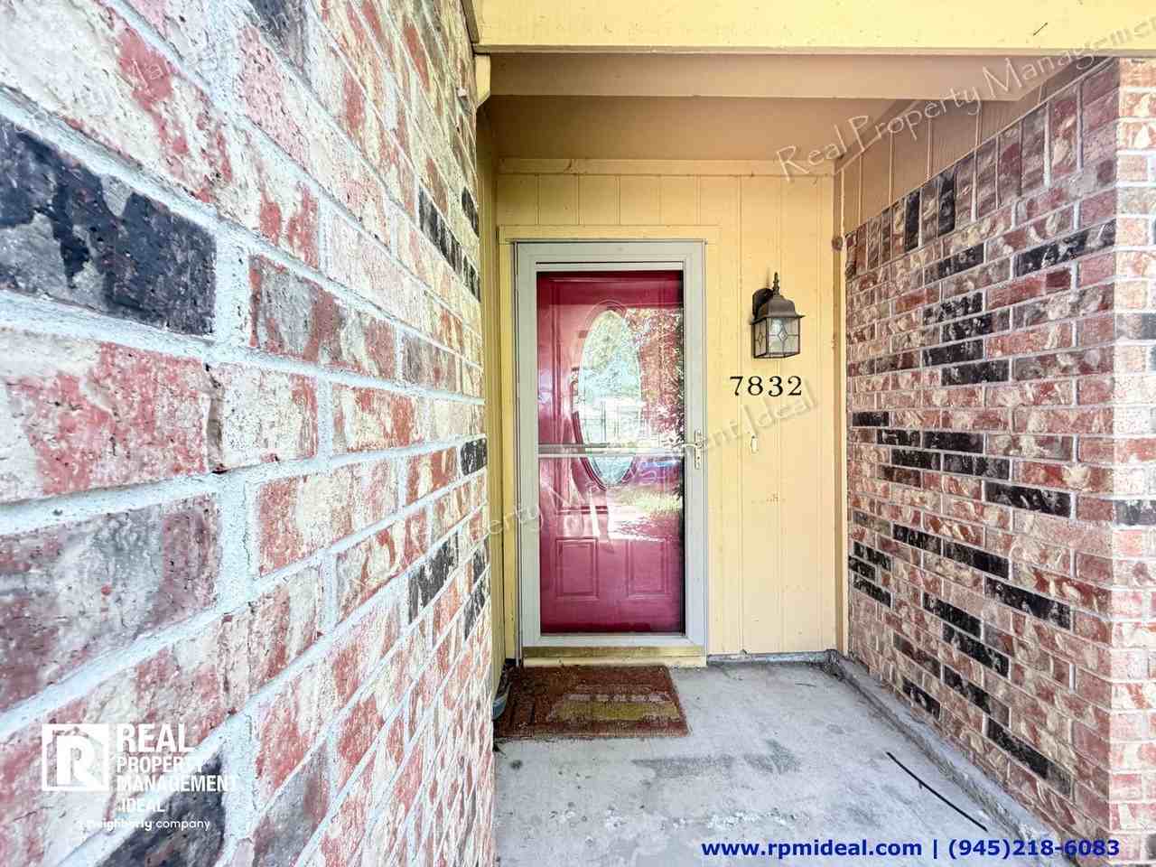 7832 Pebblebrook Dr - Photo 3 of 29