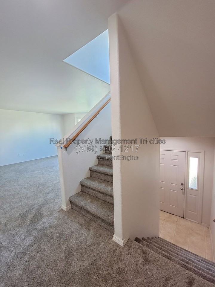 7606 Quadra Dr - Photo 2 of 24