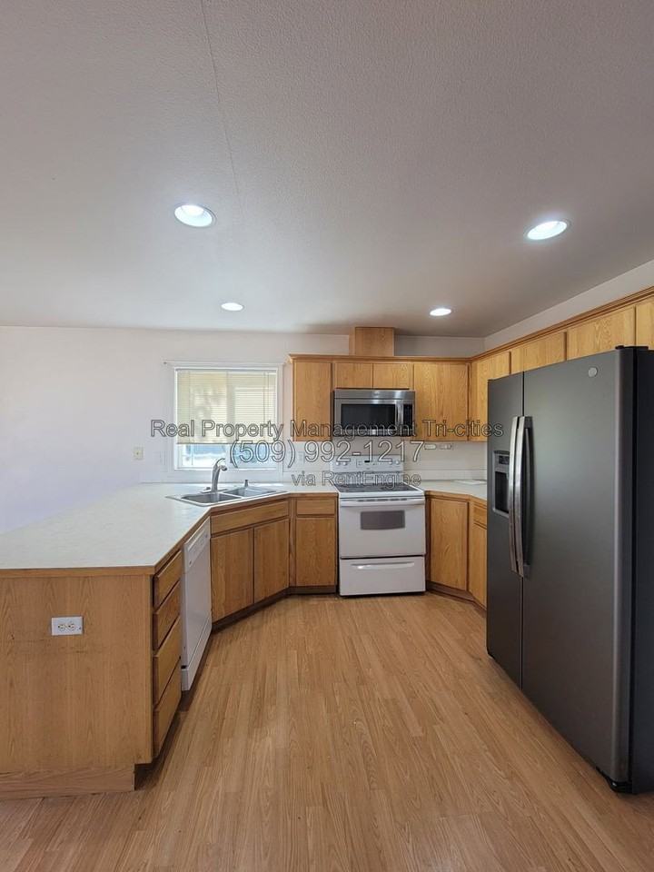 7606 Quadra Dr - Photo 6 of 24