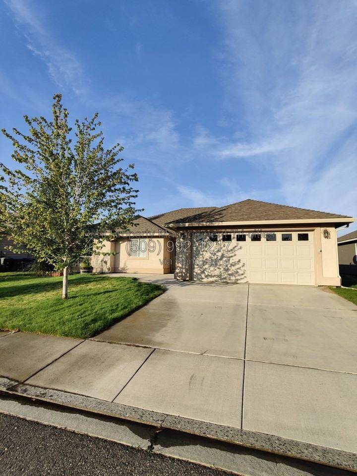 2667 Torrey Pines Way - Photo 3 of 33