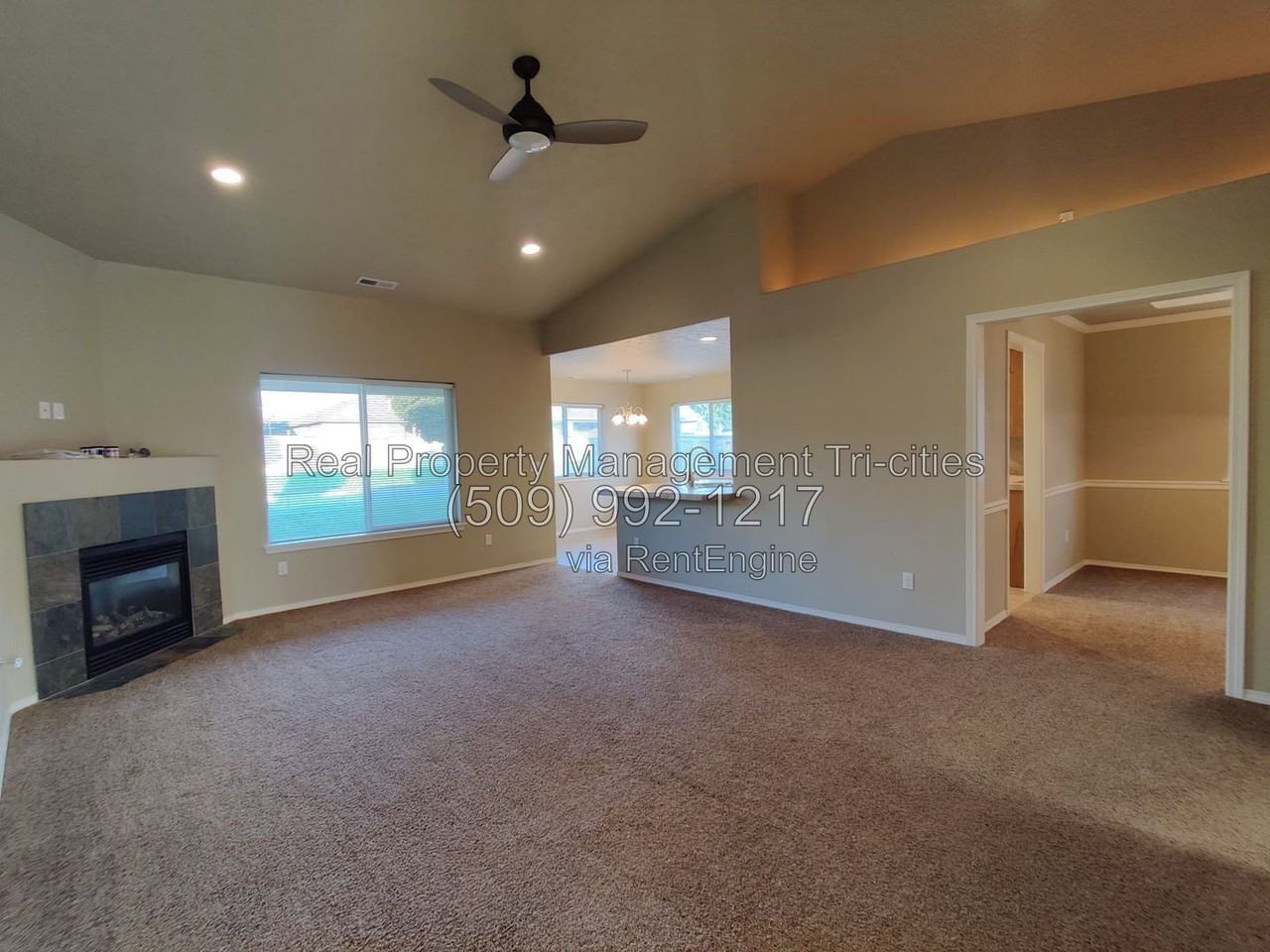 2667 Torrey Pines Way - Photo 4 of 33