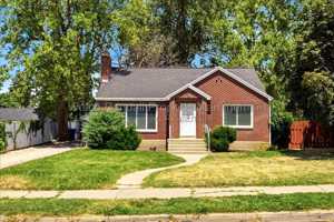 featured image of 425 E Center St