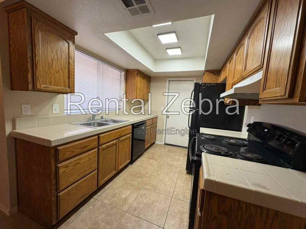 1340 Frankfort Ct - Photo 3 of 11