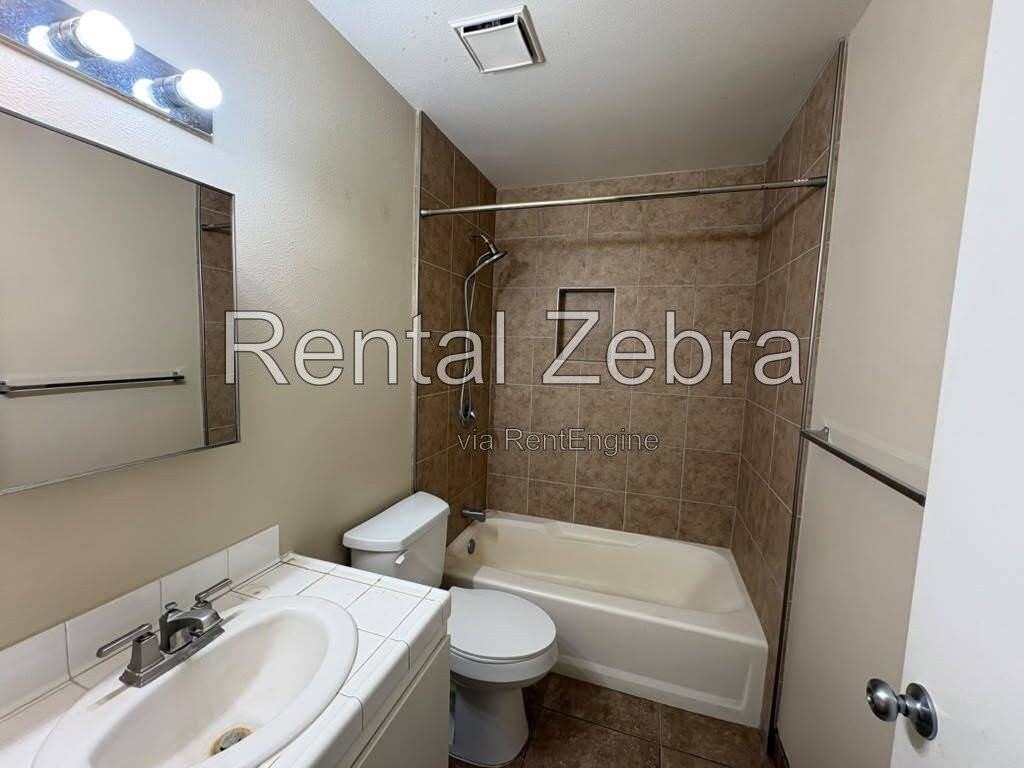 1340 Frankfort Ct - Photo 5 of 11