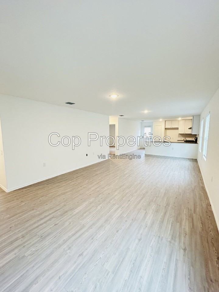1435 Riojas Rd - Photo 3 of 14