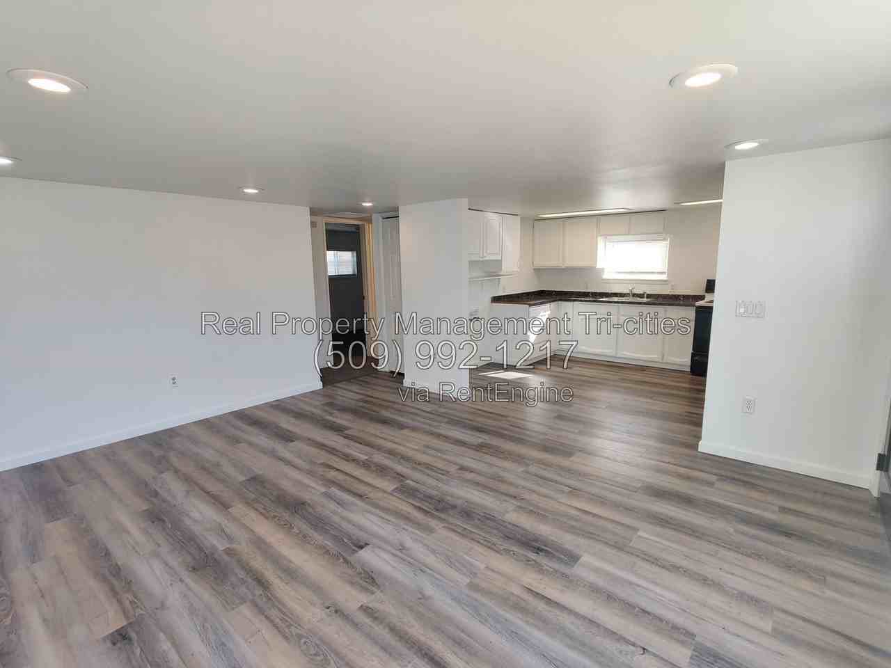 1110 Potter Ave - Photo 2 of 10