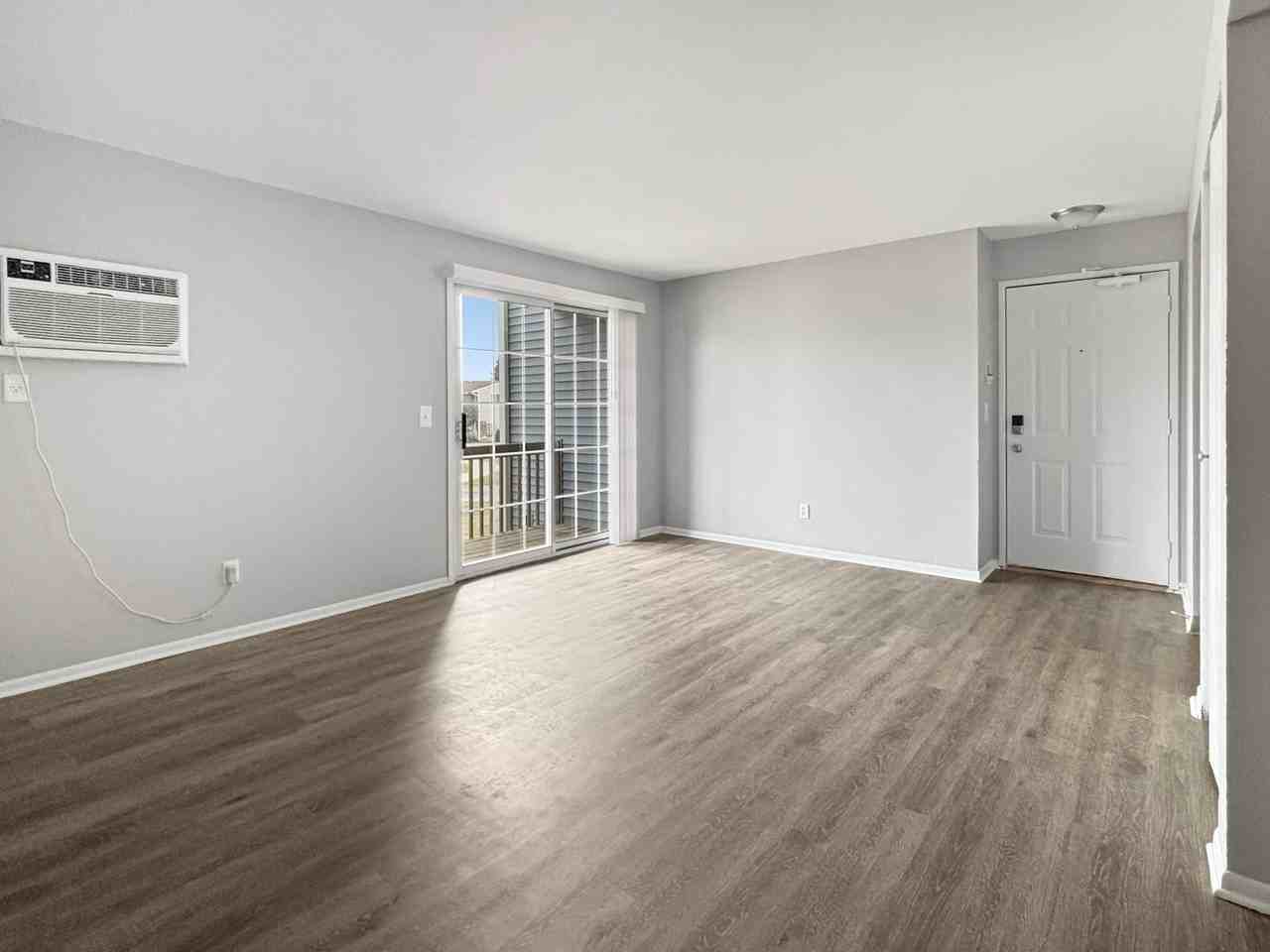 1018 Abbey Ct #6 - Photo 3 of 7