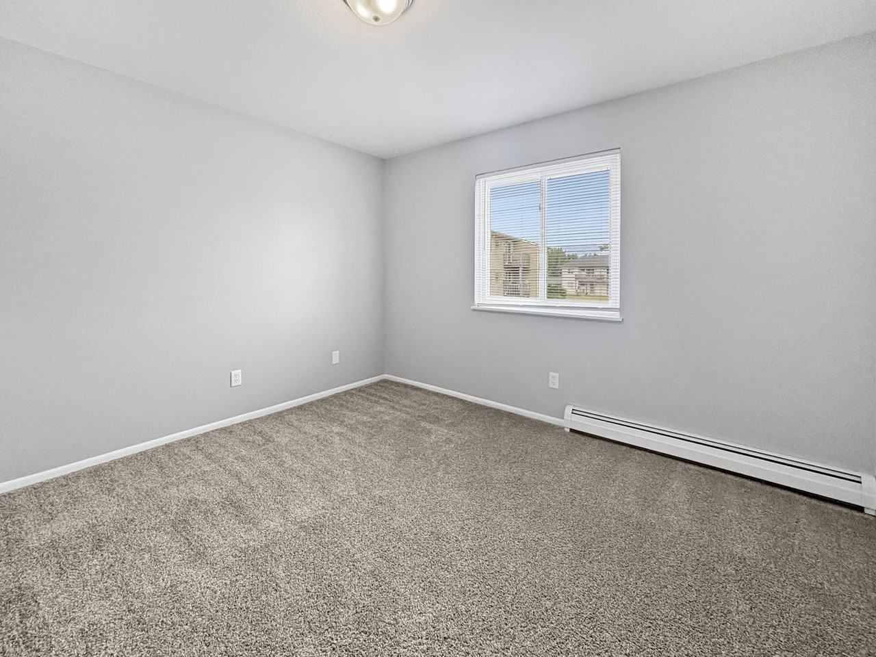 1018 Abbey Ct #6 - Photo 5 of 7