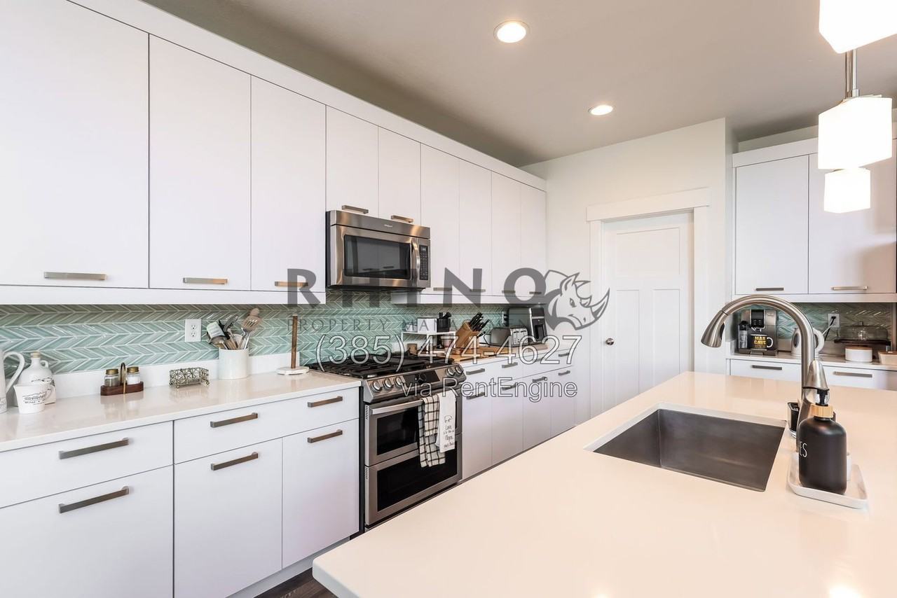 4187 N 900 W - Photo 2 of 30