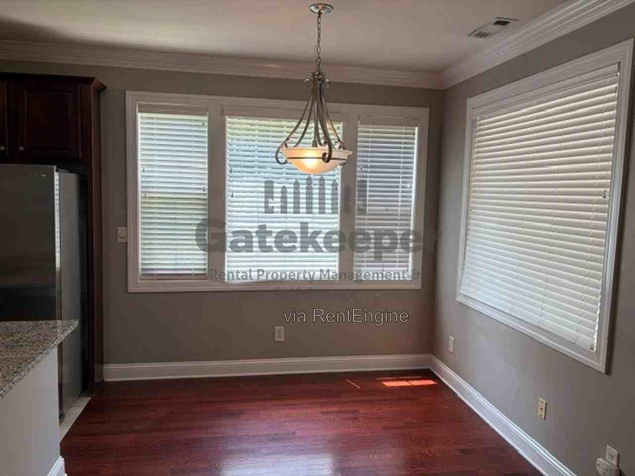 208 Lenox Dr - Photo 3 of 20