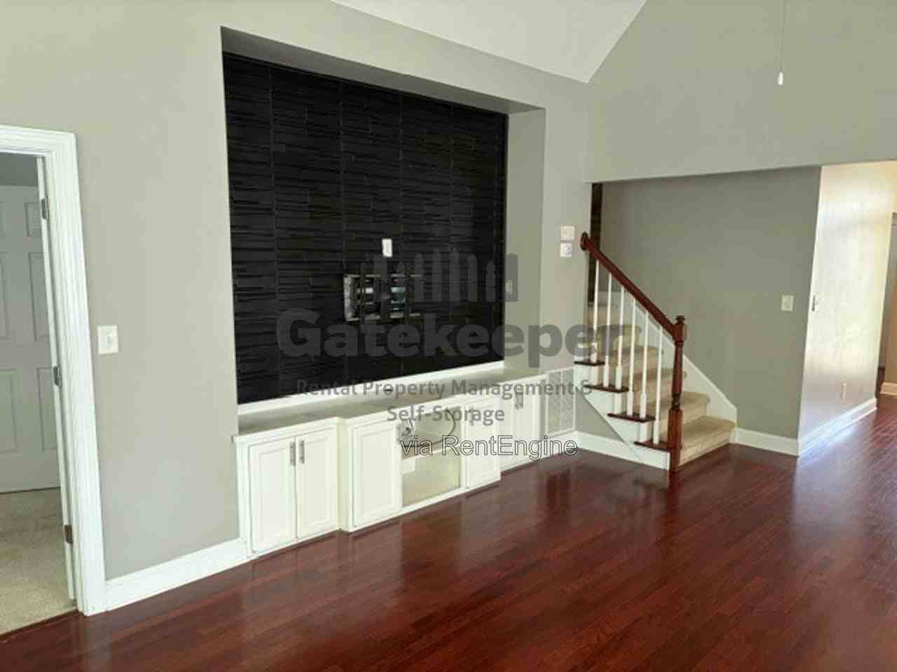 208 Lenox Dr - Photo 5 of 20