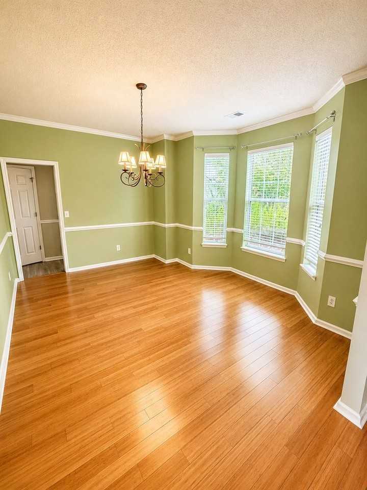 1525 Clarendon Way - Photo 5 of 34