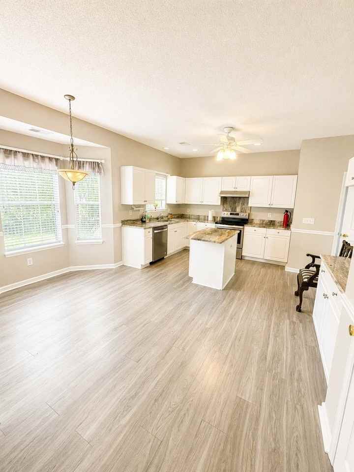 1525 Clarendon Way - Photo 6 of 34