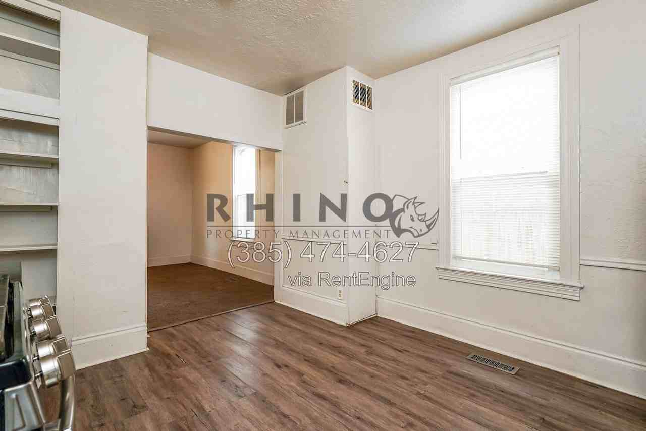 807 20th St #A - Photo 3 of 13