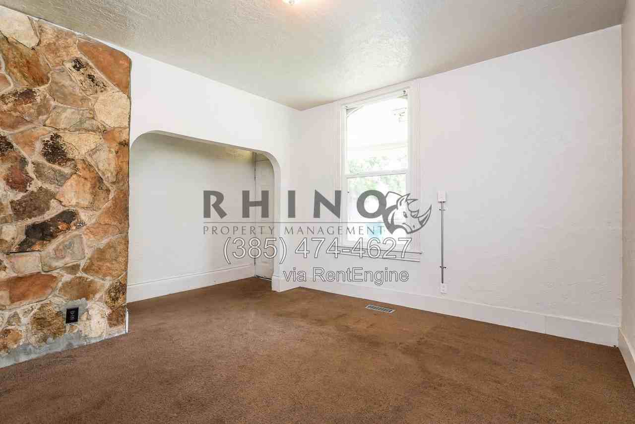 807 20th St #A - Photo 6 of 13