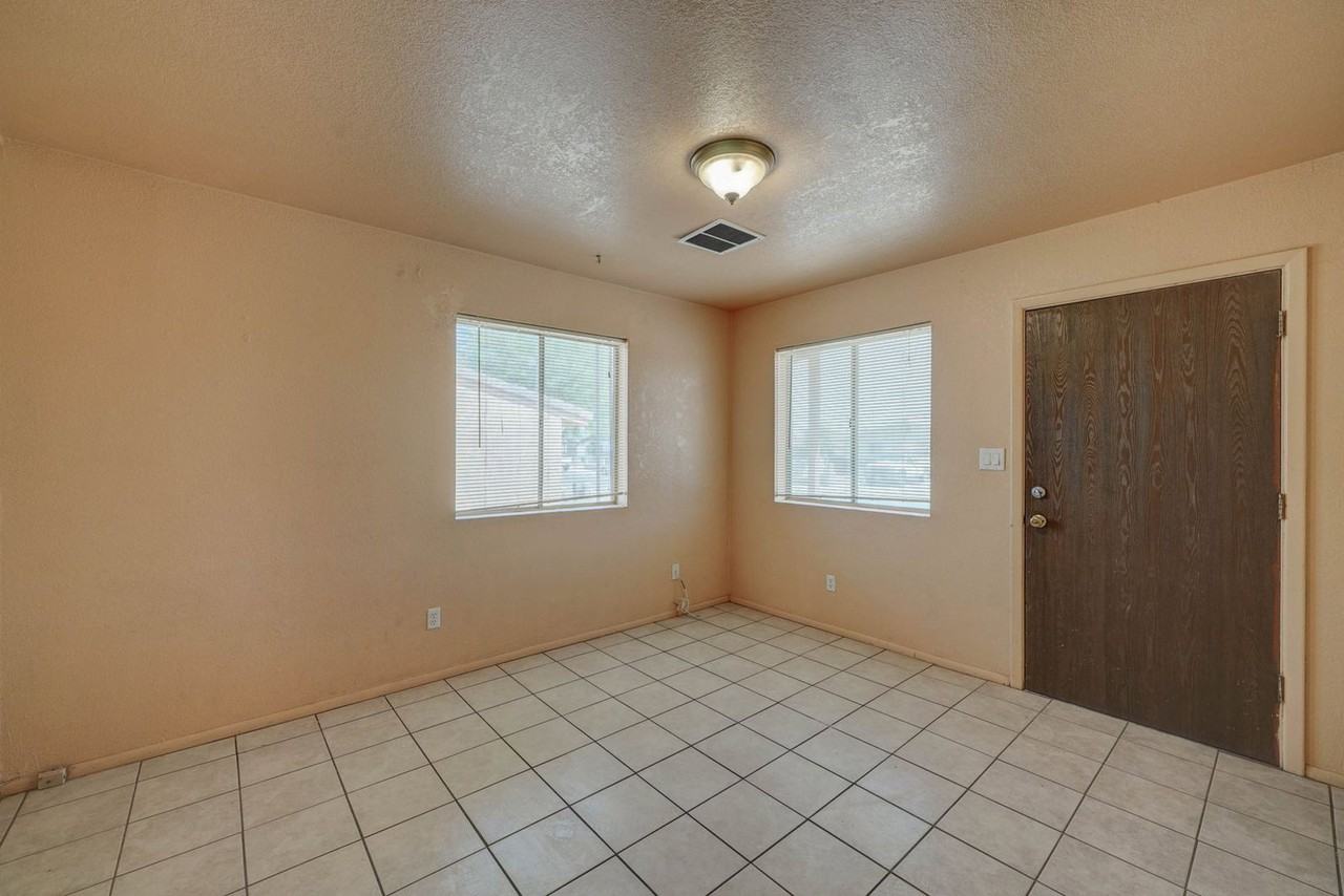 1114 E Bisnaga St - Photo 4 of 17