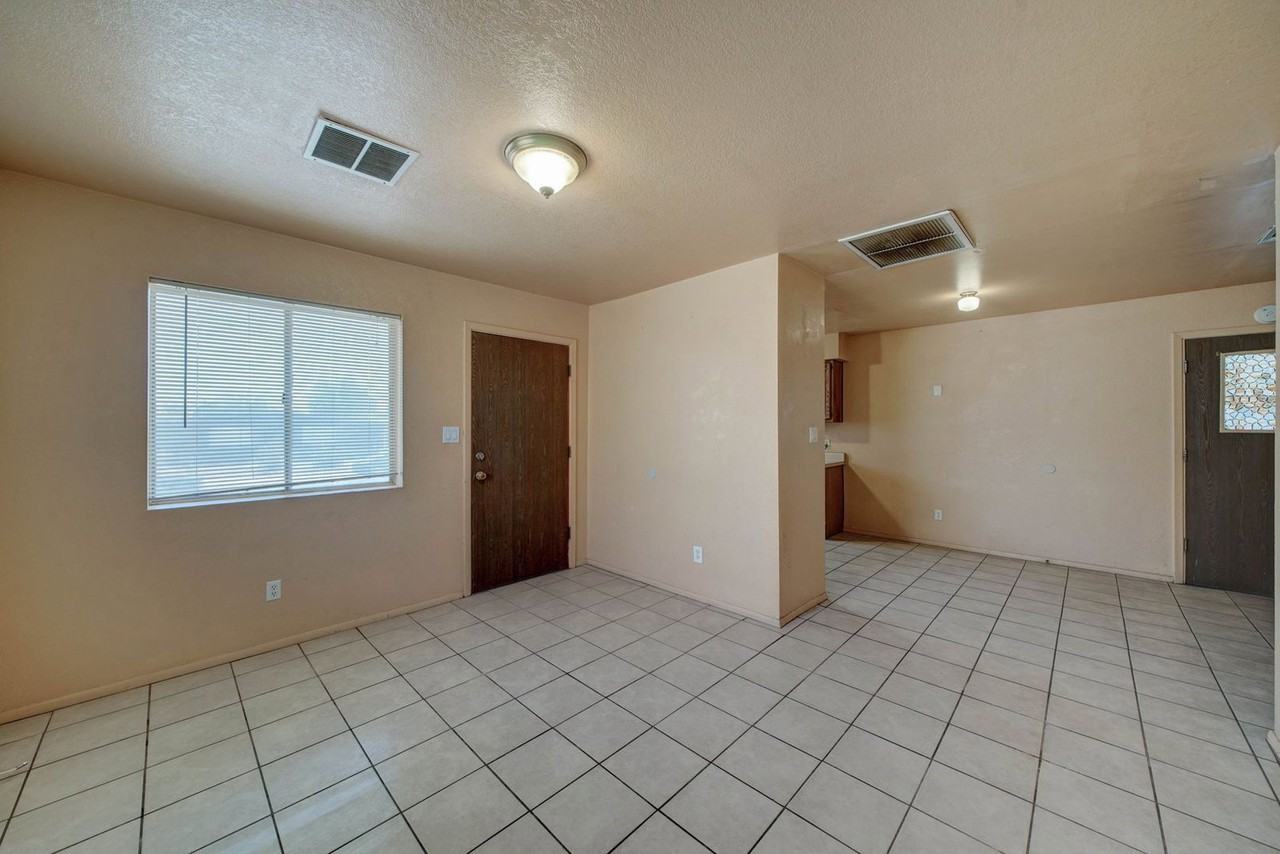 1114 E Bisnaga St - Photo 5 of 17