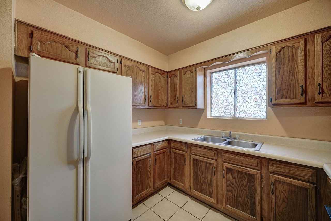 1114 E Bisnaga St - Photo 7 of 17
