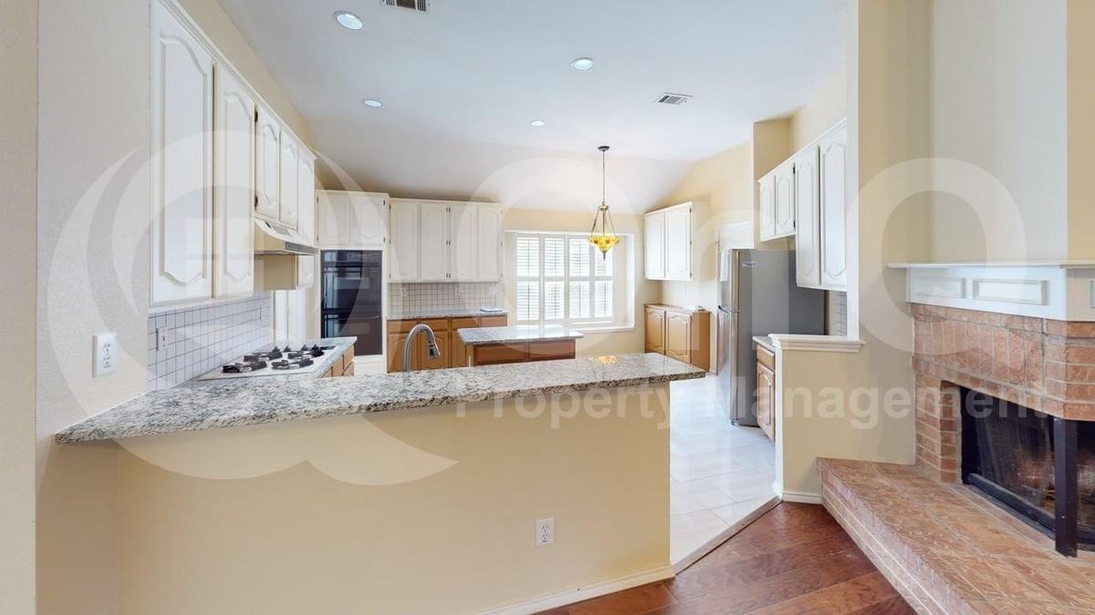 5603 Stonehenge Dr - Photo 3 of 18