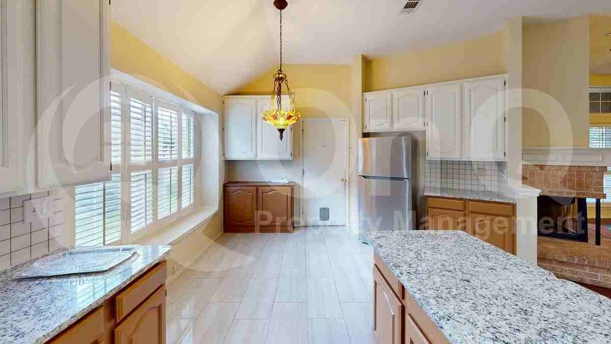 5603 Stonehenge Dr - Photo 4 of 18