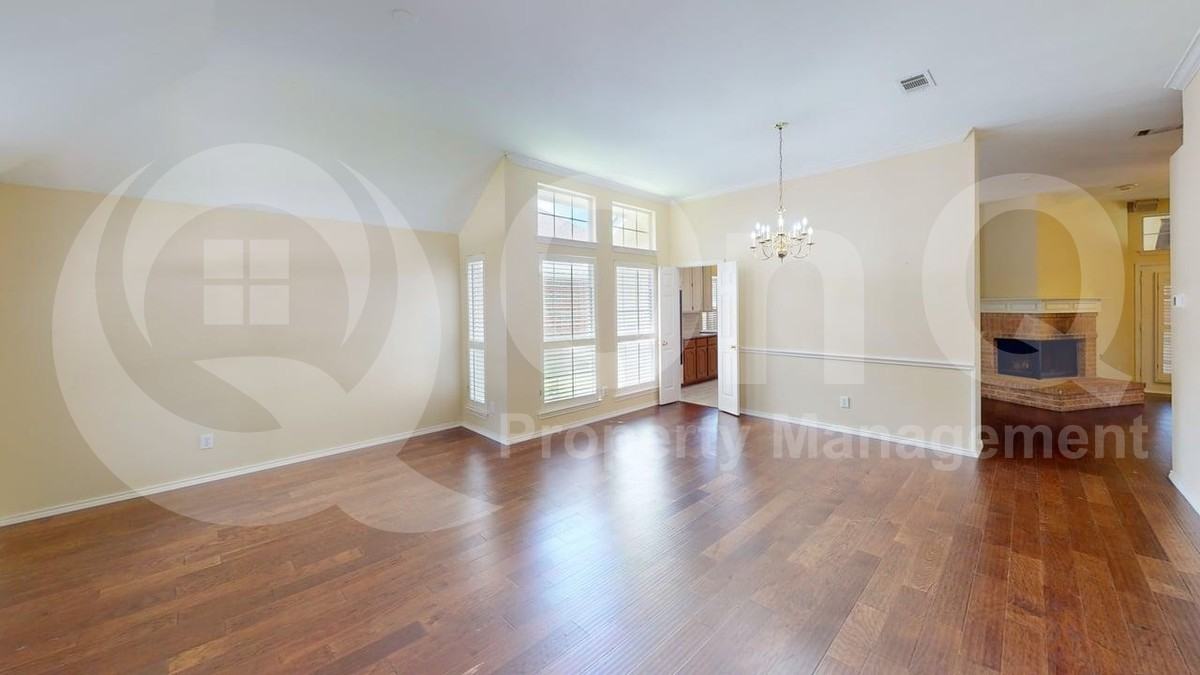 5603 Stonehenge Dr - Photo 7 of 18