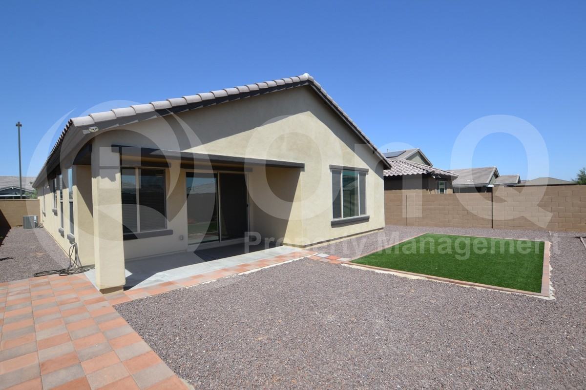 14425 W Dahlia Dr - Photo 3 of 21